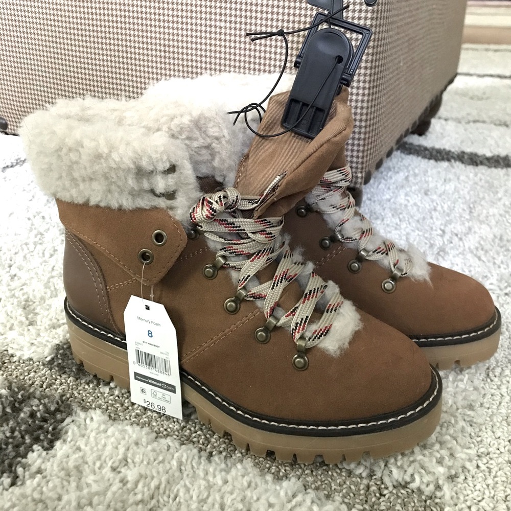 New with tags Sz 8 women’s fall camel memory foam hiker boot Time and Tru